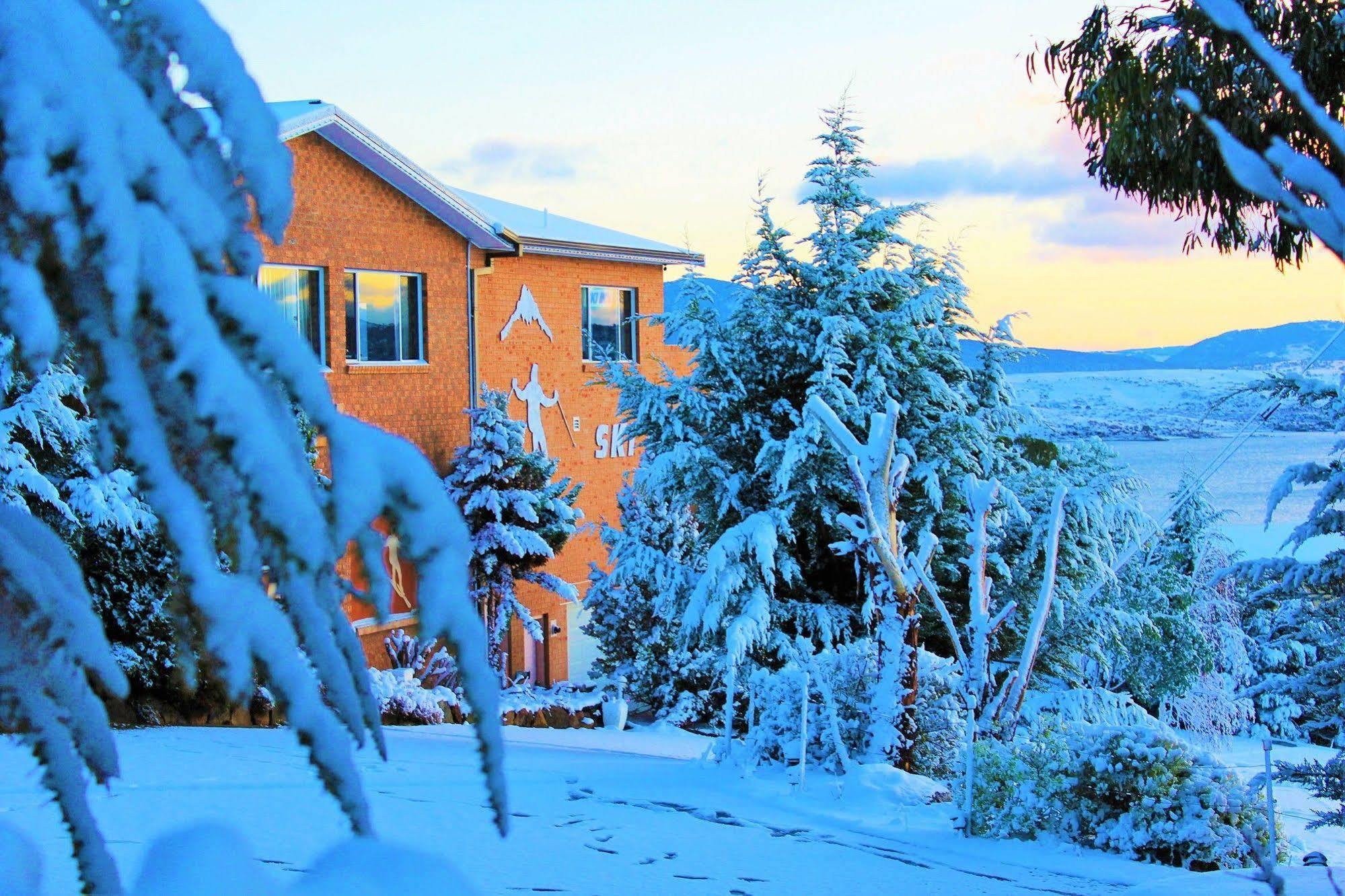 Panorama Jindabyne Motel Exterior photo